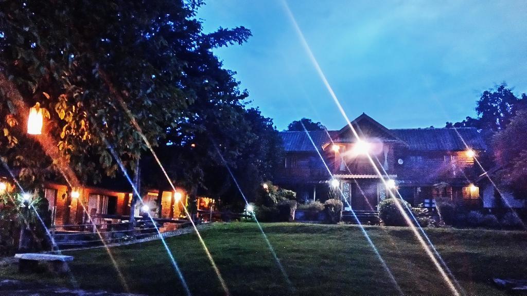 The Local Story Resort Ban Mon Talaeng 외부 사진