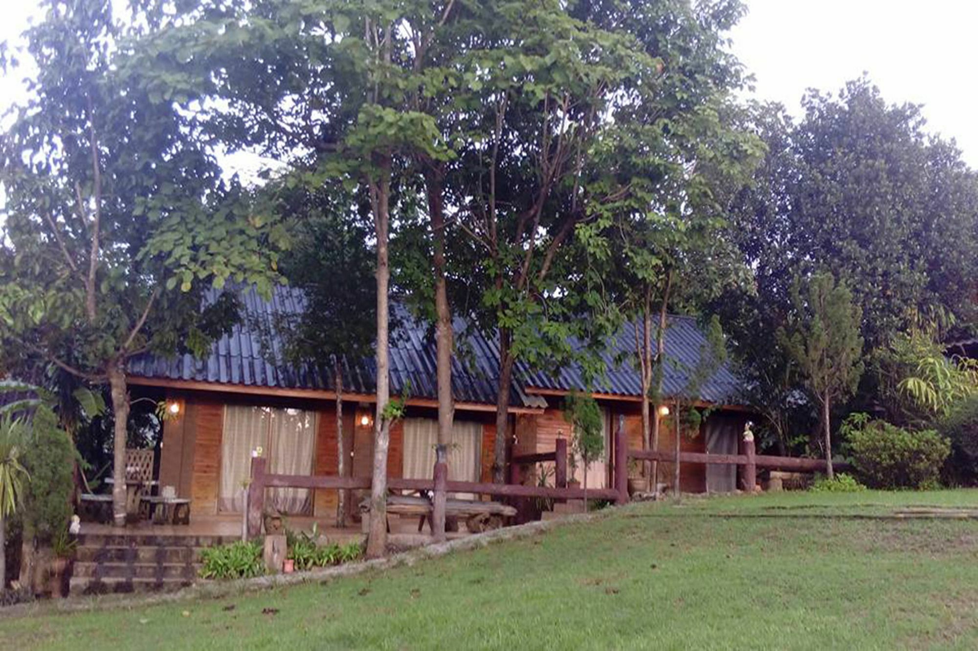 The Local Story Resort Ban Mon Talaeng 외부 사진